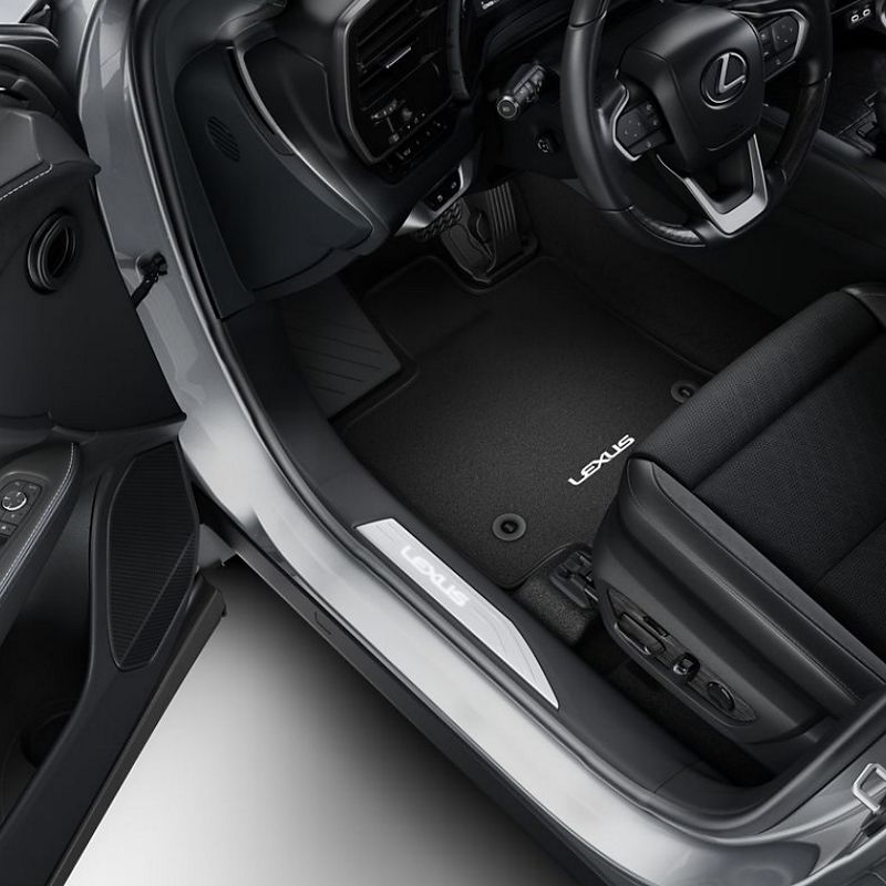 Descoperă accesoriile originale Lexus RX